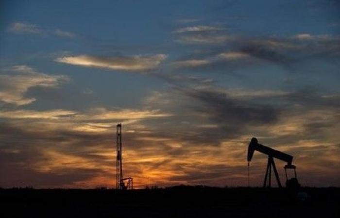 Il petrolio aumenta a causa delle prospettive di riduzione delle scorte e dei rischi del Medio Oriente