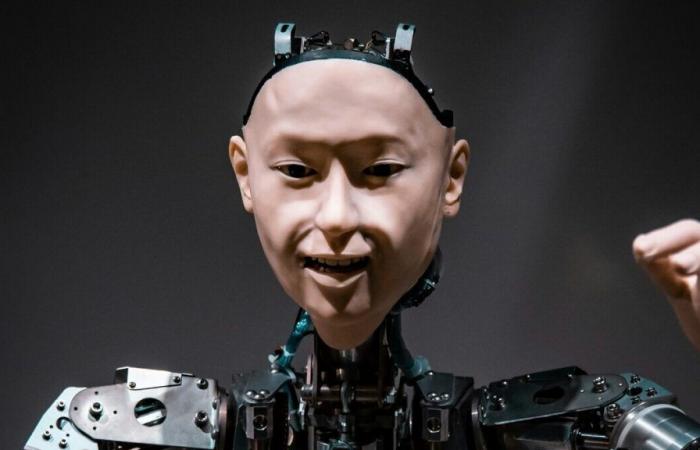Ricercatori giapponesi innestano pelle organica sulla faccia di un robot ed è terrificante