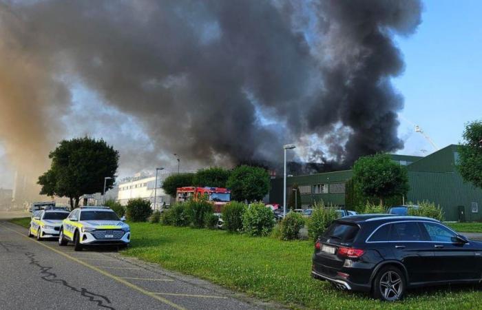 Lenzburg: grave incendio nella zona industriale