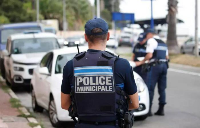 Rifiuto di obbedire, fuga a piedi… Quello che sappiamo dello scontro che ha ferito tre agenti di polizia a Cannes