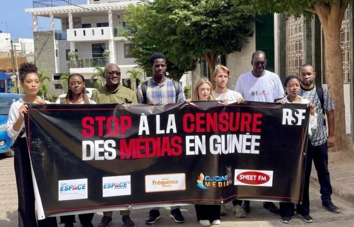 I media guineani con la museruola parlano a Dakar