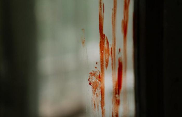 Esce dalla doccia e vede suo figlio coperto di sangue, quello che l’aspetta nella sua stanza è degno di un film horror – Closer