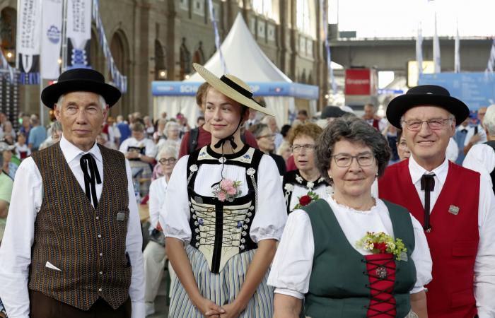 Apre a Zurigo la Festa federale dei costumi tradizionali