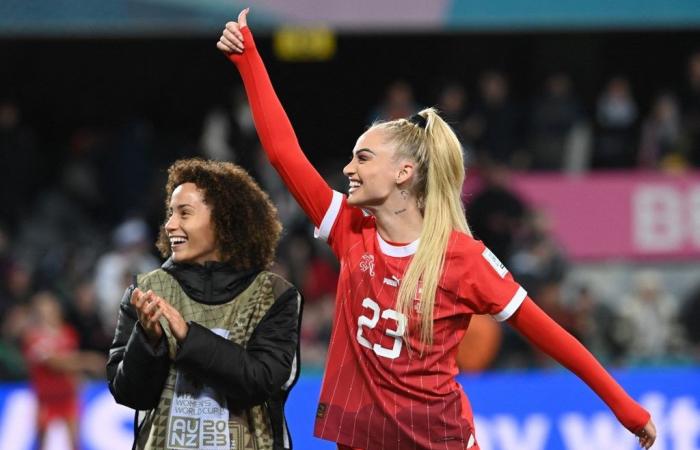 Calcio: Alisha Lehmann e Ana-Maria Crnogorcevic con la Nati a Losanna