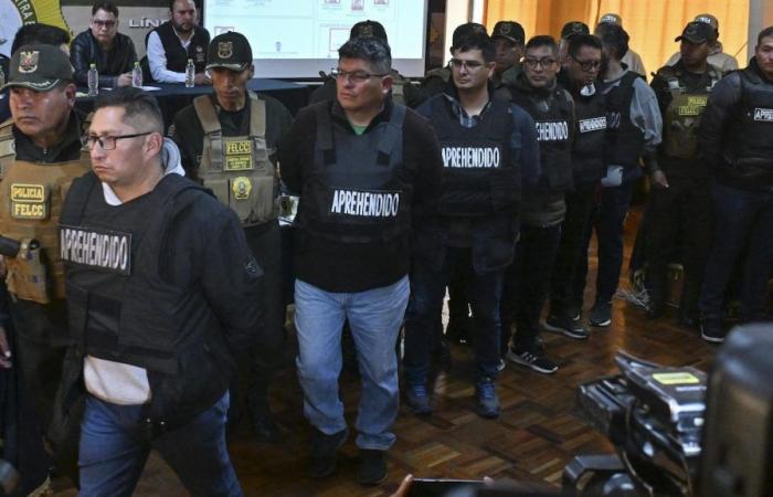 Bolivia: 17 arresti il ​​giorno dopo il fallito golpe