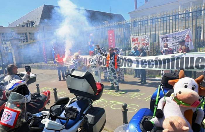 motociclisti arrabbiati passavano per Blois