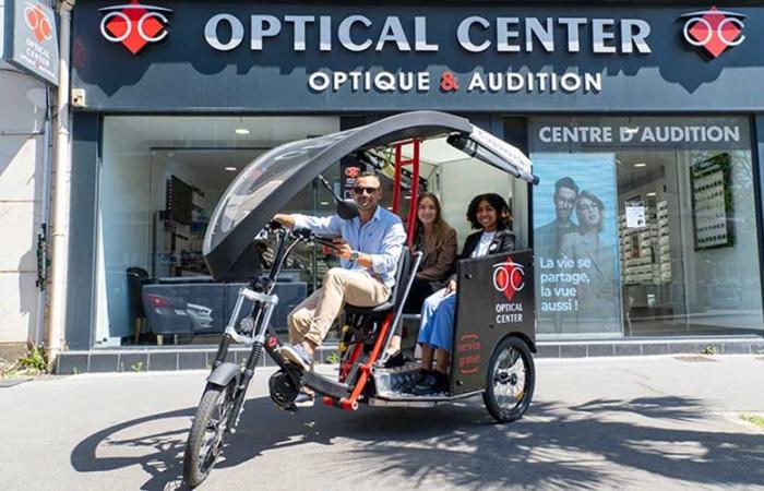 Optical Center trasporta i suoi clienti in scooter