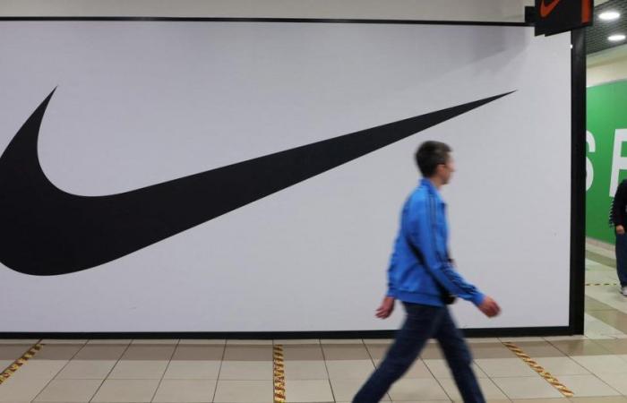Nike vede contrarsi il fatturato, rivede gli obiettivi al ribasso