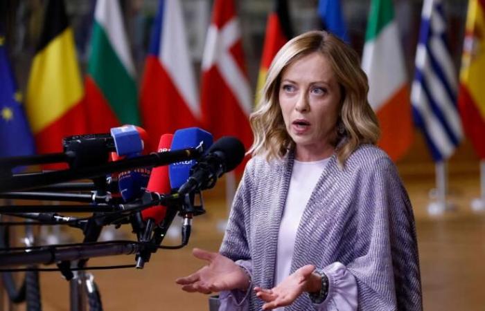 Giorgia Meloni, il Primo Ministro italiano, ha condannato le dichiarazioni razziste e antisemite di alcuni giovani affiliati al suo partito di estrema destra