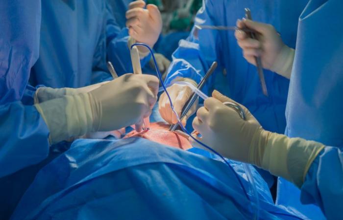L’ospedale universitario di Digione impianta un cuore artificiale totale