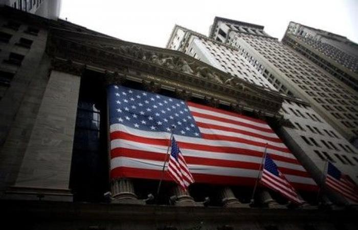 Mercati puntuali-Wall Street chiude in ribasso dopo i dati sull’inflazione e il dibattito presidenziale