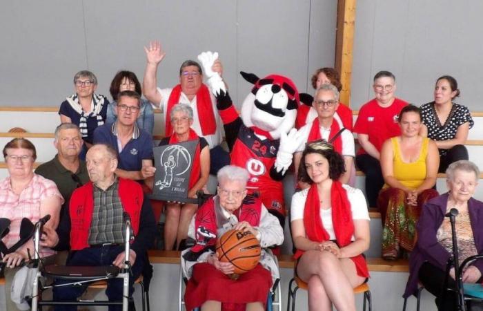 Vicino a Cholet, il comune e il basket rendono omaggio al fondatore del club