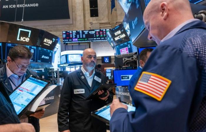Wall Street chiude in ribasso ma firma una forte prima metà del 2024