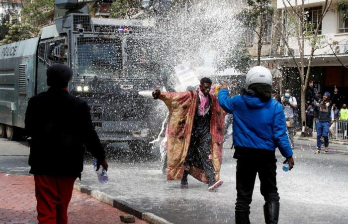 In Kenya, secondo Human Rights Watch, almeno trenta persone sono state uccise durante le proteste contro la legge finanziaria