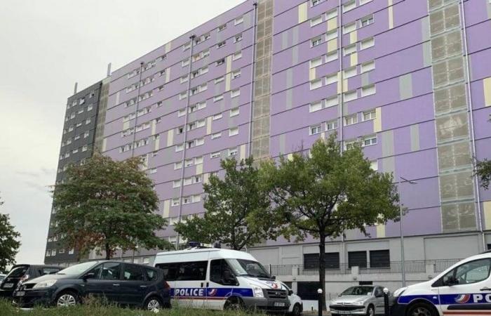 Un residente di Dervallières a Nantes ha aggredito davanti alla sua casa