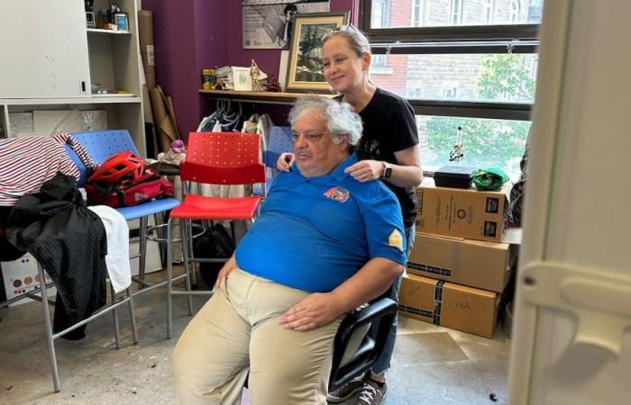 Questi parrucchieri volontari sono sopraffatti dalla crisi dei senzatetto a Montreal