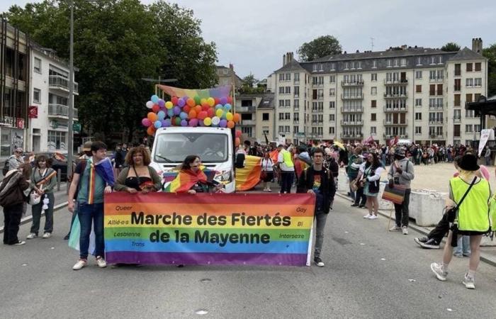 A Laval, la marcia del Pride è partita da Boston Square