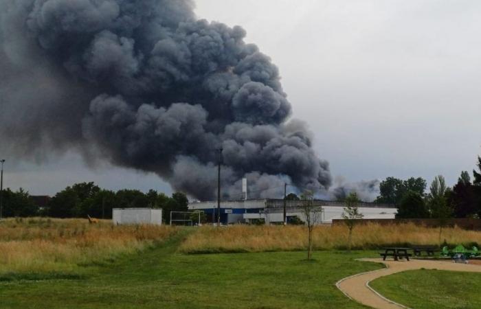 Incendio presso l’azienda Nortene a Mayenne: “nessun impatto ambientale” secondo la prefettura