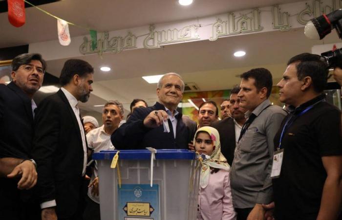 il riformatore Pezeshkian e l’ultraconservatore Jalili si affronteranno al secondo turno – Libération