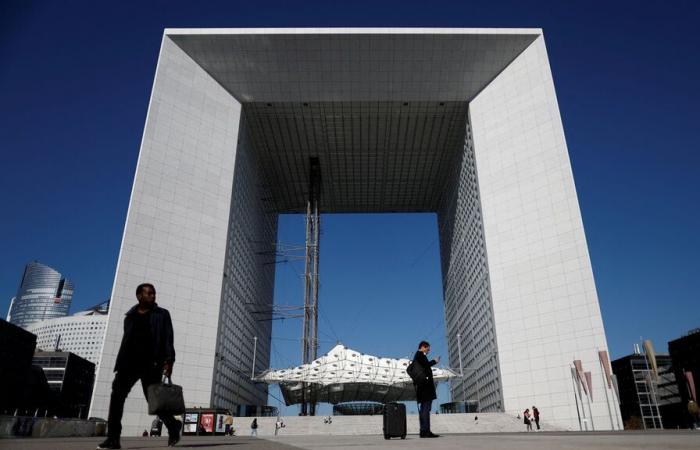 Vicino a Parigi, il quartiere degli affari La Défense vuole rinnovarsi per rinascere meglio