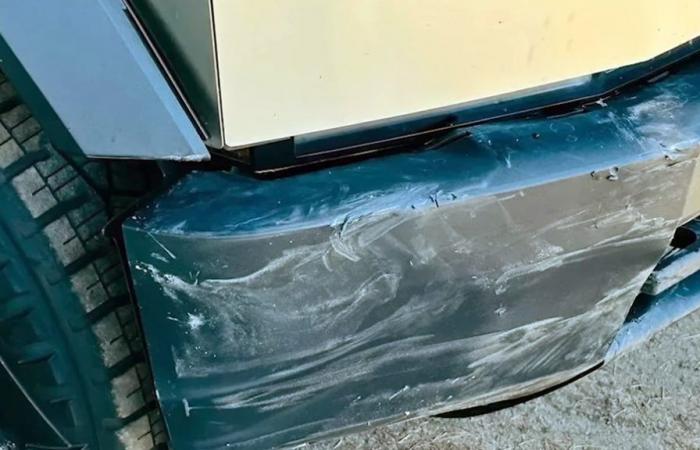 Il cybertruck si scontra con la Toyota Camry nel primo incidente registrato dalla telecamera Tesla con un camion in acciaio inossidabile