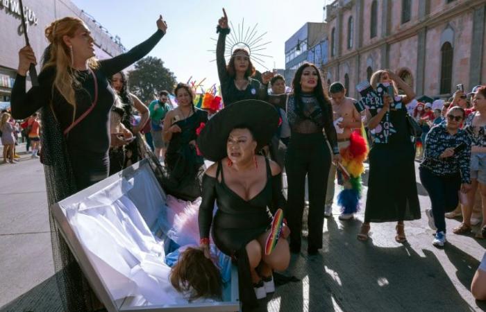 Marcia dell’orgoglio LGBT+: più di 100.000 partecipanti in Messico, un ministro licenziato in Costa Rica