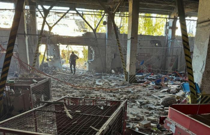 un morto e nove feriti nel bombardamento del centro postale di Kharkiv