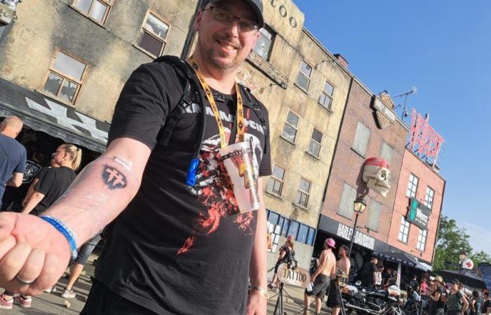 Sempre più partecipanti al festival vengono a farsi tatuare per la prima volta… all’Hellfest