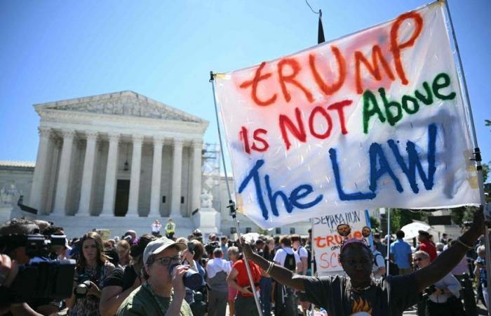 La Corte Suprema ritarda ulteriormente il processo federale di Trump, una decisione dalle gravi conseguenze