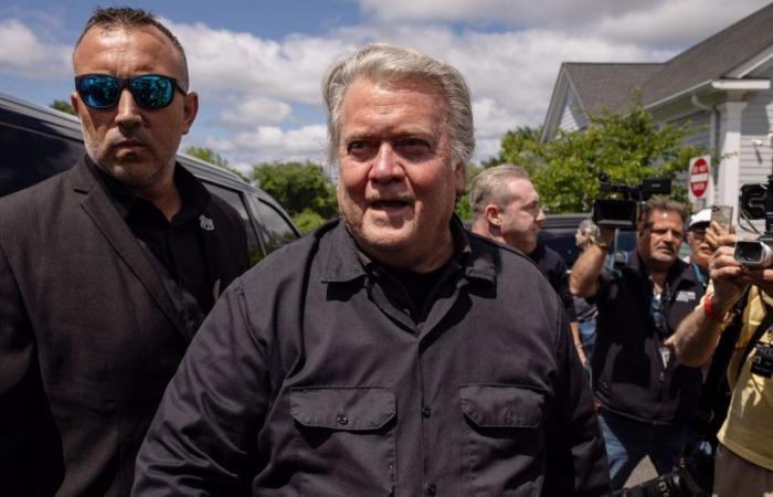 L’ex consigliere di Trump Steve Bannon arriva in prigione
