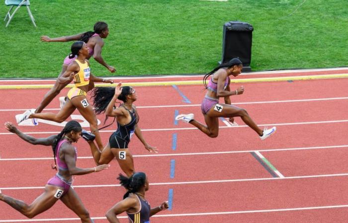 lo statunitense Masai Russell, quarto atleta più veloce della storia sui 100 metri a ostacoli durante le selezioni olimpiche – Libération