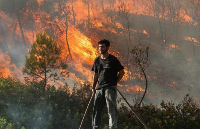 Grecia: la regione di Atene nella morsa di due grandi incendi