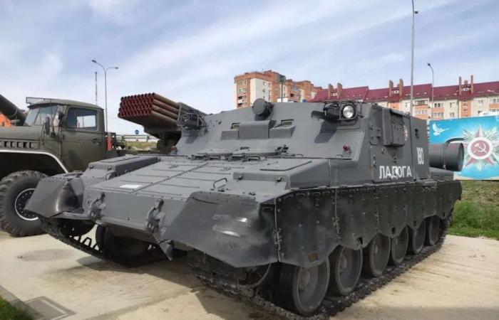 Un rarissimo carro armato russo, preparato per l’apocalisse nucleare, distrutto dall’Ucraina
