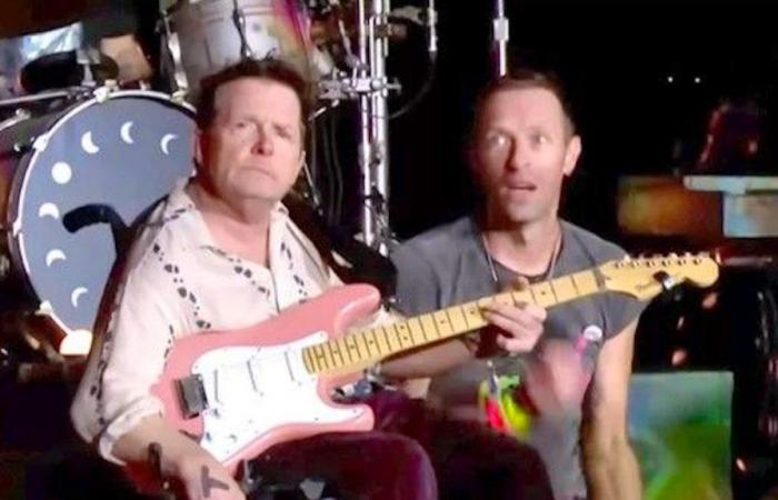 I Coldplay invitano Michael J. Fox sul palco per una jam