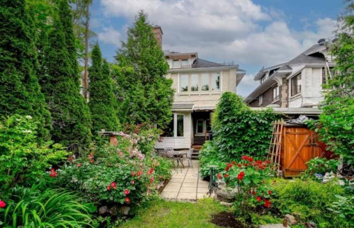 Una casa bifamiliare del 1920 piena di carattere in vendita per $ 1.339.000 a Montreal ovest