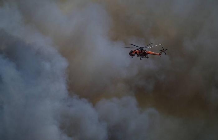 Gli incendi boschivi vicino ad Atene sono sotto controllo