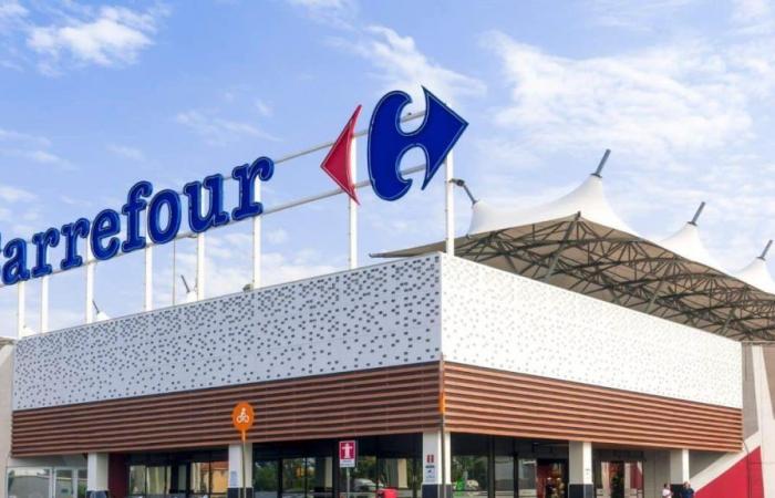 Carrefour propone un tavolo da pranzo per 4 in giardino per meno di 25 euro