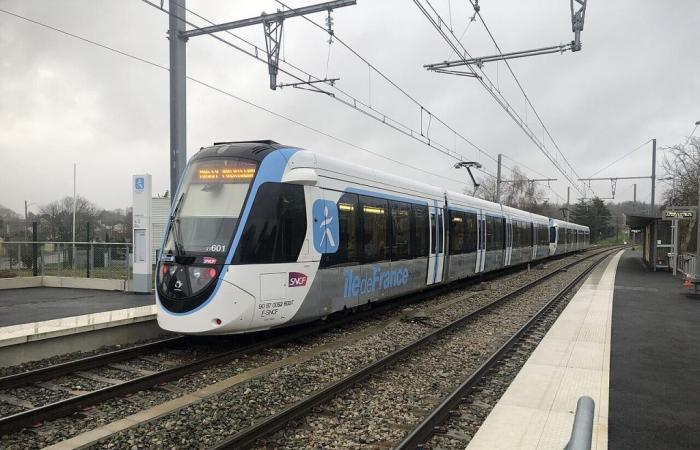 Essonne: circolazione interrotta su parte del tram T12 dopo un malfunzionamento ad un passaggio a livello