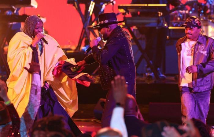 Ai BET Awards, Lauryn Hill dà spettacolo invitando Wyclef Jean e suo figlio YG Marley sul palco