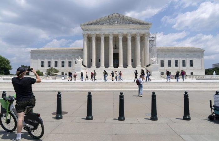 Immunità Trump: la Corte Suprema rinvia il caso al tribunale di grado inferiore