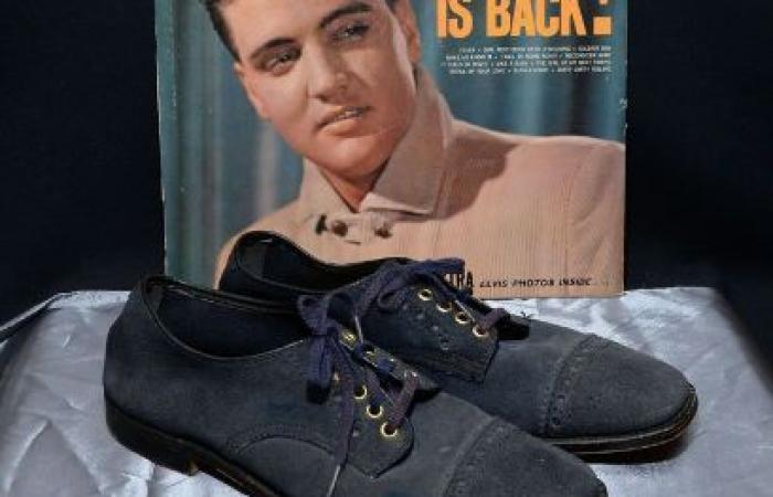 Le “Blue suede Shoes” di Elvis Presley sono state battute all’asta per oltre 140.000 euro