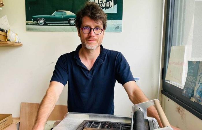 Questo residente a Vannes ha creato una macchina tipografica molto leggera, per stampare a casa