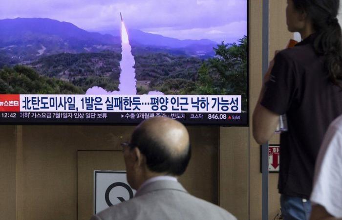 Tensioni in Asia: la Corea del Nord lancia due missili balistici, uno dei quali “vola in modo anomalo”, esplode in volo e ricade sulla Corea del Nord