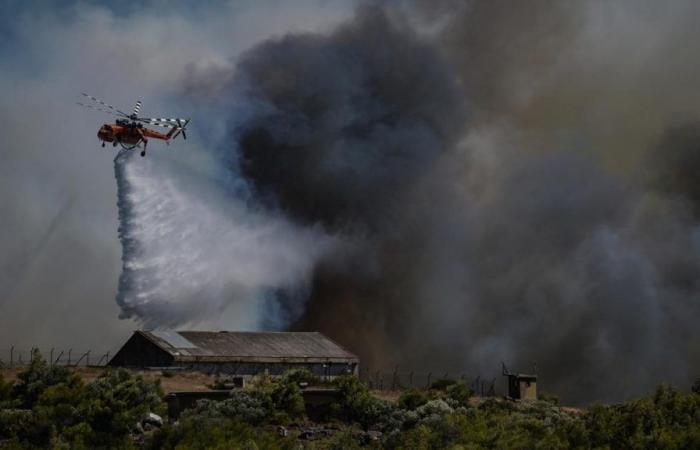 Grecia: i vigili del fuoco stanno combattendo gli incendi a Creta, Kos e Chios