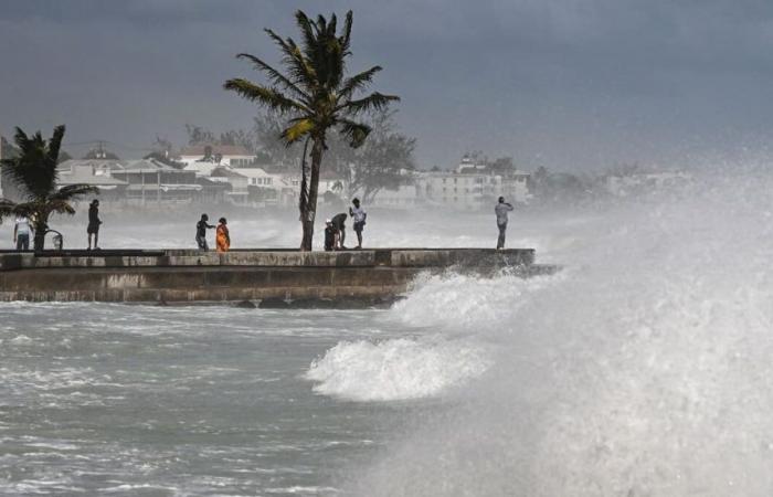 L’uragano Beryl uccide almeno una persona nelle Indie Occidentali e si dirige verso la Giamaica