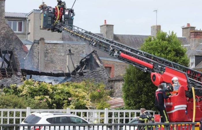 Scoppia un incendio all’Hôtel de France di Isigny-sur-Mer, diverse stanze distrutte