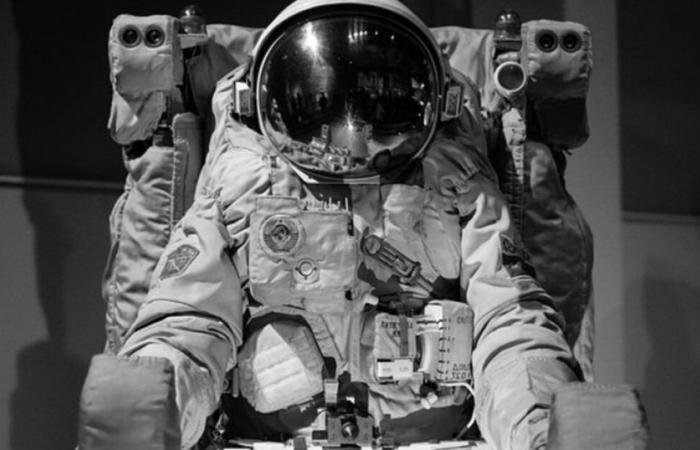 Cosa succede se c’è un buco nella tuta di un astronauta?