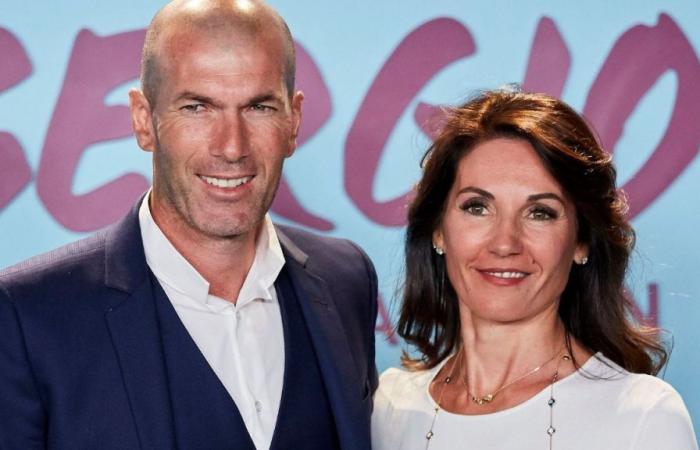 Zinédine Zidane rinnova le promesse nuziali con la moglie Véronique, sublime in abito da sposa, insieme ai loro emozionati figli