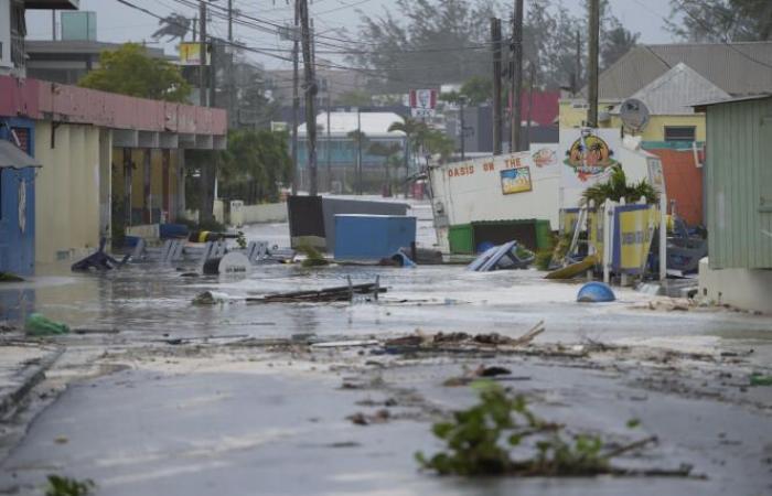 L’uragano Beryl, “potenzialmente catastrofico”, scende alla categoria 5 dopo aver colpito un’isola a Grenada