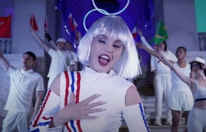 Arielle Dombasle pubblica un video musicale per le Olimpiadi del 2024 ed è un disastro!